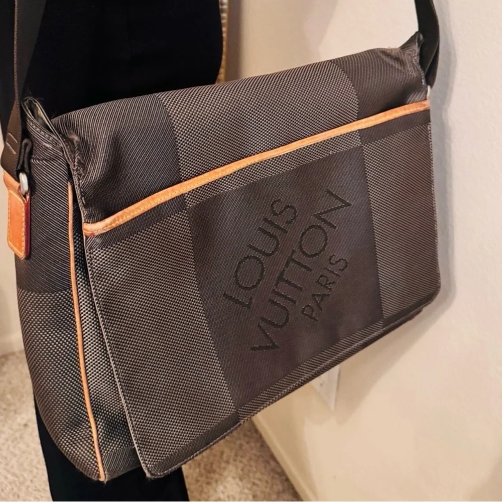 Louis Vuitton Damier Geant Terre Messenger Bag, Canvas Laptop Bag, Authentic